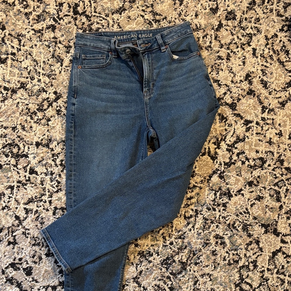 American Eagle Outfitters//Mom Jean